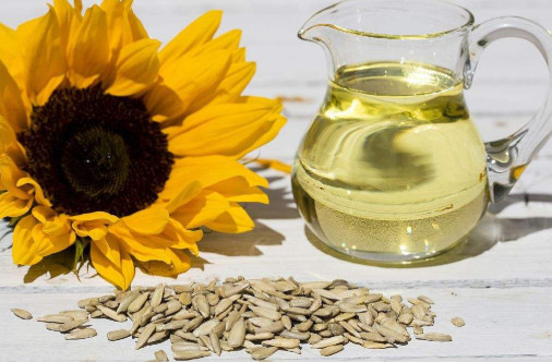 Identification of volatile flavor compounds in Luzhou flavor sunflower oil